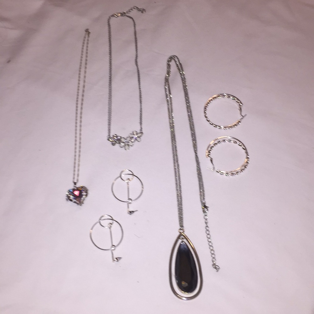 Necklace and earring set